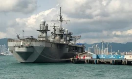 Soái hạm USS Blue Ridge của Hạm đội 7 (Hải quân Mỹ) cập cảng Hong Kong năm 2019. Ảnh: CNN.