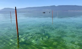 Việc trục vớt đạn dược trong hồ sâu đặt ra nhiều thách thức. Ảnh: VBS-DDPS.