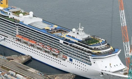 Du thuyền Ý Costa Atlantica đang được sửa chữa ở Nhật Bản. Ảnh: AP.