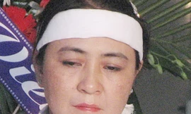 Bà Liễu trong đám tang chồng (nguồn vnxpress.net)