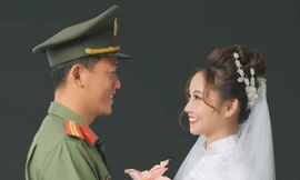 Nữ phóng viên 3 lần hoãn cưới để phòng chống dịch