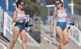 Vợ cũ tài tử 'Batman' U50 vẫn quá trẻ đẹp gợi cảm