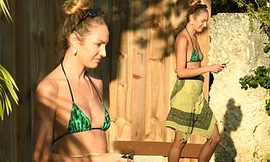 Người đẹp Nam Phi Candice Swanepoel mặt mộc vẫn đầy quyến rũ