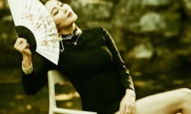 'Nữ hoàng màn ảnh' Lưu Gia Linh U60 vẫn quyến rũ lạ kỳ