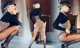 Siêu mẫu Candice Swanepoel tạo dáng bốc lửa với bodysuit