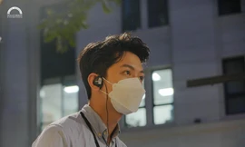 Chàng trai làm hướng dẫn viên 'gây sốt' vì góc nghiêng như diễn viên Hàn, nhiều bạn nữ xin info