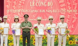 Thăng cấp bậc hàm, nâng bậc lương cho 2.339 cán bộ, chiến sỹ công an Thanh Hóa