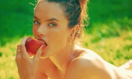 Alessandra Ambrosio quyến rũ như nàng thơ trong ảnh bán nude