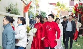 Cô gái Bắc Ninh kể màn rước dâu chưa đầy 1 phút và tấm biển 'lạ' trước cổng