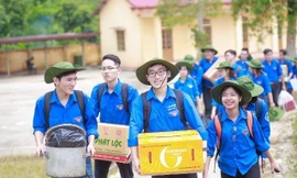 Cảm động màu áo xanh tình nguyện sống vì cộng đồng