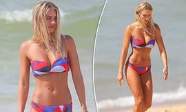 Người đẹp áo tắm Elyse Knowles rực lửa bên bờ biển Sydney