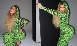 Cô út tỉ phú nhà Kardashian mặc kín mít vẫn khoe trọn 'siêu vòng ba' nảy nở