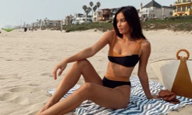 Mỹ nhân lai Kelsey Merritt thả dáng quá đỗi gợi cảm 