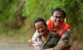 Hành trình 30 ngày băng rừng, lội lũ đồng hành cùng bà con miền Trung