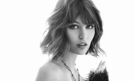 'Bóng hồng Pháp' Lena Simonne như 'quả bom gợi cảm' trên bìa Maxim