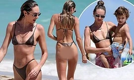 Giữa dịch Covid-19, thiên thần nội y vẫn đi tắm biển ở Miami cùng con trai