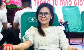 Tháng Tư trao giọt hồng yêu thương
