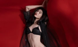 Người mẫu nội y gốc Hoa da trắng eo thon dáng nuột nà