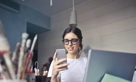 Mạnh tay chi tiền cho bản thân, người trẻ rơi vào cảnh nợ nần