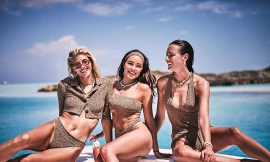 Say đắm sắc vóc tuyệt mỹ của ba mỹ nhân áo tắm trên biển