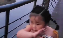 240 triệu người xem video bé gái Trung Quốc đi bộ giảm cân