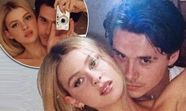 Cậu cả nhà Becks say đắm ôm ấp bạn gái khi tự cách ly ở biệt thự 27 phòng ngủ