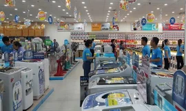 Siêu thị điện máy đại hạ giá vẫn tồn đầy kho