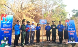 Góp sức trẻ mang ánh điện đến từng cột mốc biên giới