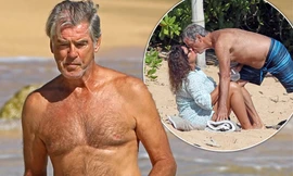 'Điệp viên' Pierce Brosnan phong độ U70, hôn vợ nồng nàn trên biển Hawaii