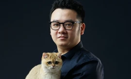 Lê Duy Anh và bé mèo Seri- Top 2 mèo con đẹp nhất cuộc thi Mèo đẹp Quốc tế diễn ra vào tháng 10/2022 tại TPHCM