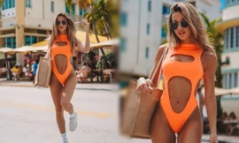 Cindy Prado mặc áo tắm tung tăng trên đường phố ở Miami