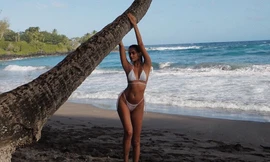 Mỹ nhân xứ Samba Gizele Oliveira gợi cảm ngất ngây trước biển