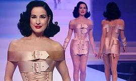 Vũ nữ thoát y Dita Von Teese mặc váy cuốn bằng... 5 chiếc thắt lưng