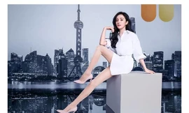 Dương Mịch mặc váy ngắn bó sát khoe chân thon dài