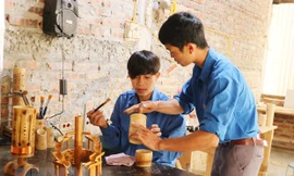 Thanh niên dân tộc Thái khởi nghiệp thành công từ đèn ống tre 