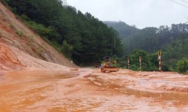 Ảnh hưởng bão số 4, nhiều tuyến đường Tây Nguyên sạt lở, một người thiệt mạng