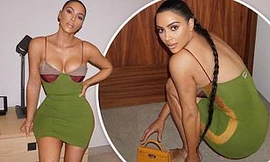Kim Kardashian diện váy bó sát tôn ngực đầy eo thon nóng bỏng