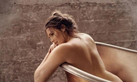 Ngắm sắc vóc đẫy đà của người mẫu ngoại cỡ Candice Huffine