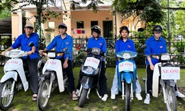 Xe ôm thanh niên Điện Biên, Sơn La đưa đón thí sinh thi tốt nghiệp THPT 2025