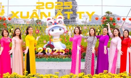 Điểm 'check-in' linh vật rắn đáng yêu ở Nghệ An