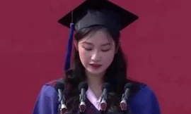 Dân mạng Trung Quốc tranh cãi vì câu 'muốn làm người tầm thường'