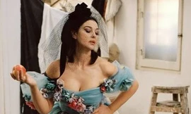 Minh tinh nước Ý Monica Bellucci U60 vẫn xứng danh 'bom gợi cảm'