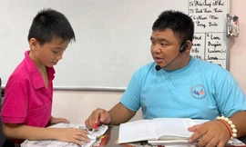 Lớp học dạy chữ, dạy cả cách mưu sinh của thầy Khải