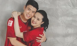 Cặp đôi Duy Mạnh - Quỳnh Anh mặc áo cầu thủ chụp ảnh cưới