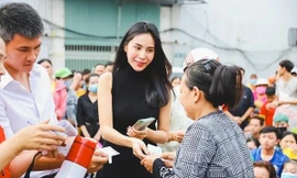 Một huyện ở Nghệ An thông tin số tiền ca sĩ Thủy Tiên cứu trợ 'chênh' sau rà soát