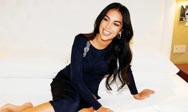 Nhan sắc 'gái một con' nóng bỏng của bạn gái Ronaldo 