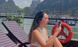 Nữ du khách bị chế giễu 'làm màu' vì video khóc lóc khi du lịch Việt Nam