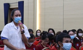 Người trẻ làm thêm dịp Tết: Nguy cơ mắc bẫy việc nhẹ lương cao