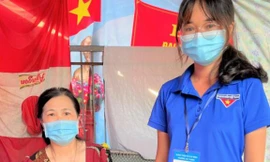 Nữ sinh 10x làm 'bà đỡ' ở chốt kiểm dịch
