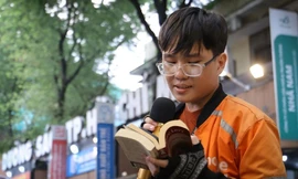 Chuyện đời buồn của chàng shipper nói tiếng Pháp gây 'bão' mạng